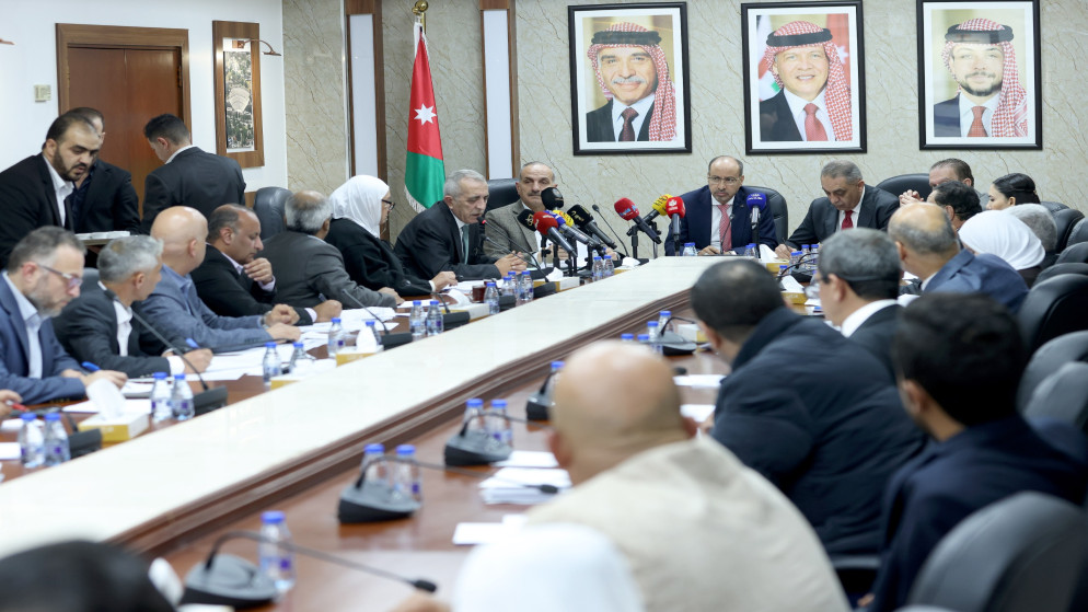 وزير الثقافة مصطفى الرواشدة خلال اجتماع اللجنة المالية النيابية.