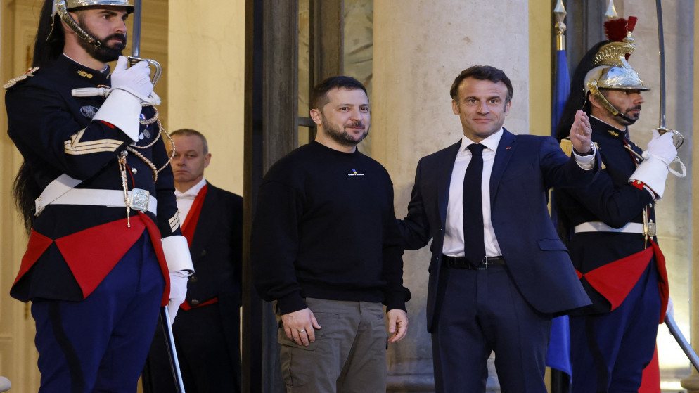 الرئيس الفرنسي إيمانويل ماكرون يستقبل الرئيس الأوكراني فولوديمير زيلينسكي. قصر الإليزيه الرئاسي. باريس. 14 أيار/ مايو 2023. (أ ف ب)