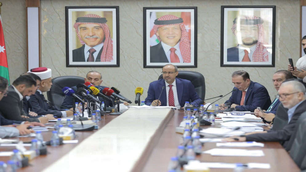 جانب من اجتماع اللجنة المالية