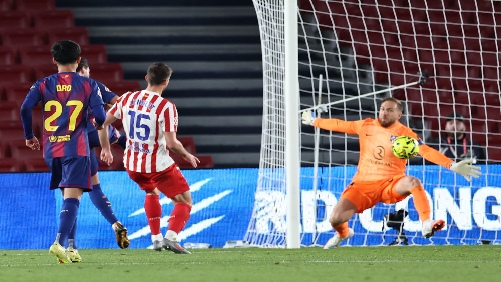 مباراة الدوري الإسباني لكرة القدم بين نادي برشلونة ونادي أتلتيكو مدريد في ملعب كامب نو في برشلونة، 2 كانون الأول 2025. (أ ف ب)