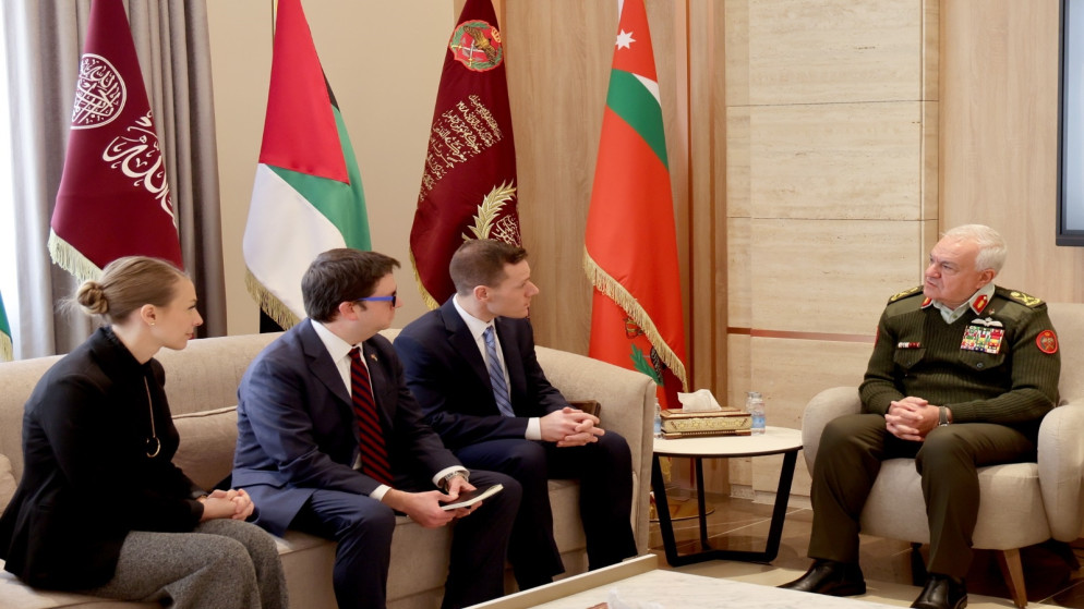 الحنيطي يبحث مع وفد من الكونغرس تعزيز الأمن والسلم الدوليين.