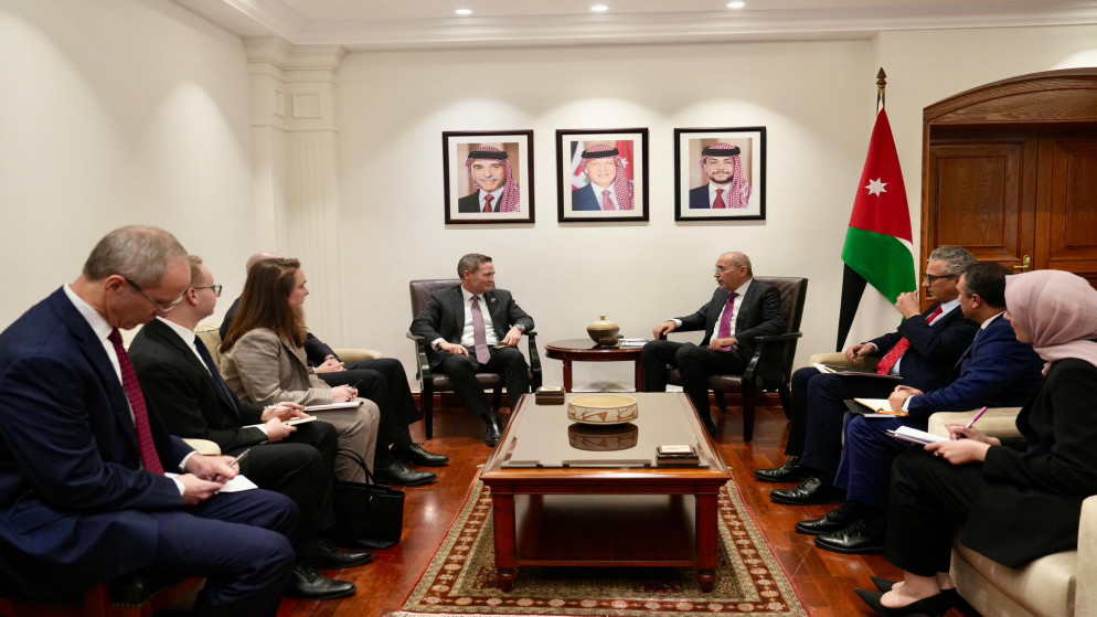 نائب رئيس الوزراء وزير الخارجية وشؤون المغتربين أيمن الصفدي يستقبل سفير الولايات المتحدة لدى الأمم المتحدة مايك والتز. (وزارة الخارجية)