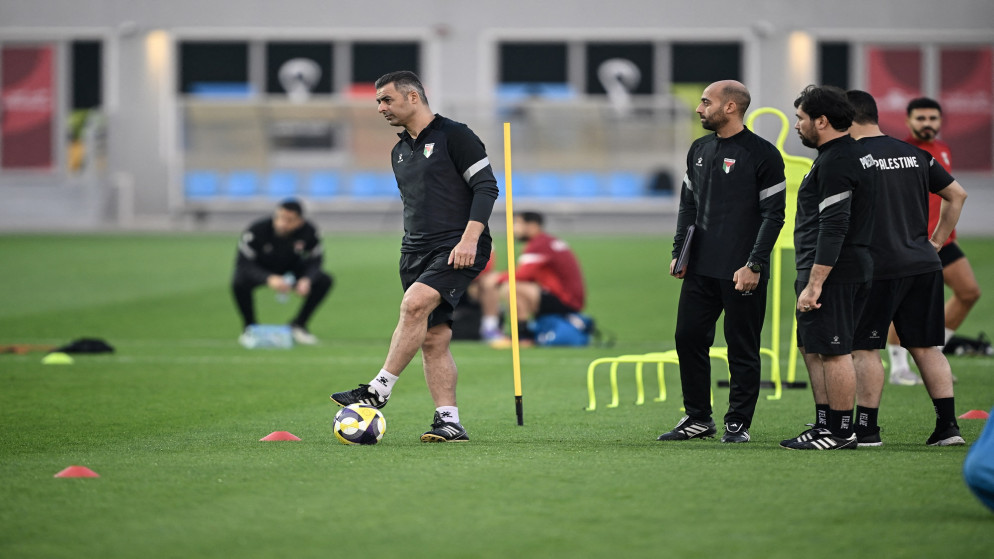 إيهاب أبو جزر، مدرب المنتخب الفلسطيني (أ ف ب)