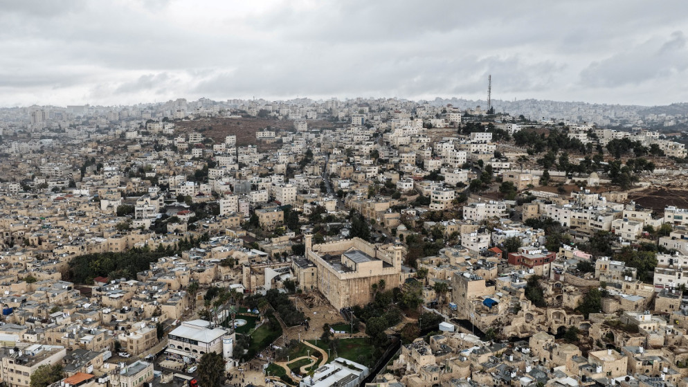 صورة من طائرة بدون طيار للمسجد الإبراهيمي، في الخليل بالضفة الغربية المحتلة، 14 تشرين الثاني 2025. (رويترز)