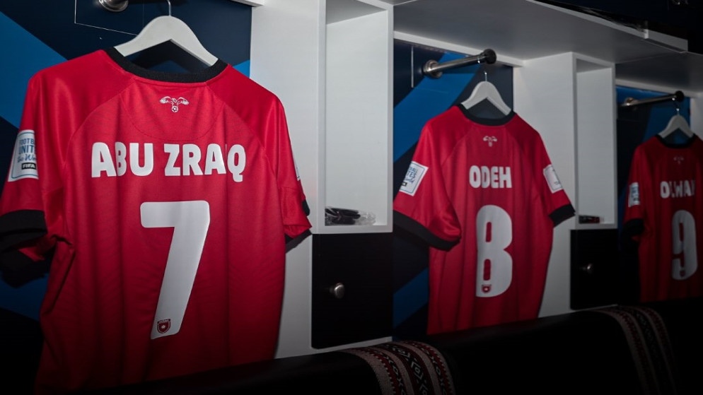 ملابس لاعبي المنتخب الوطني لكرة القدم في ستاد البيت بقطر قبل ملاقاة المنتخب المصري.( الاتحاد الأردني لكرة القدم)