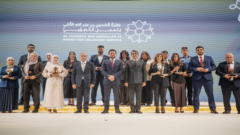 سمو الأمير الحسين بن عبدﷲ الثاني ولي العهد يكرم الفائزين بجائزة الحسين بن عبدﷲ الثاني للعمل التطوعي في دورتها الثالثة. (الديوان الملكي الهاشمي)
