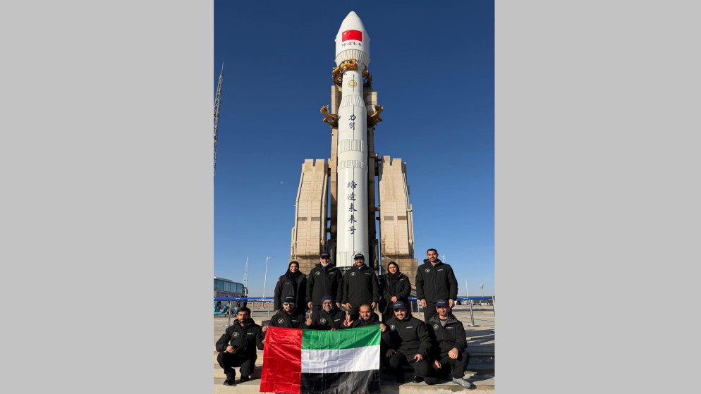 الإمارات تطلق القمر الاصطناعي العربي رقم 813. (وكالة الإمارات للفضاء)