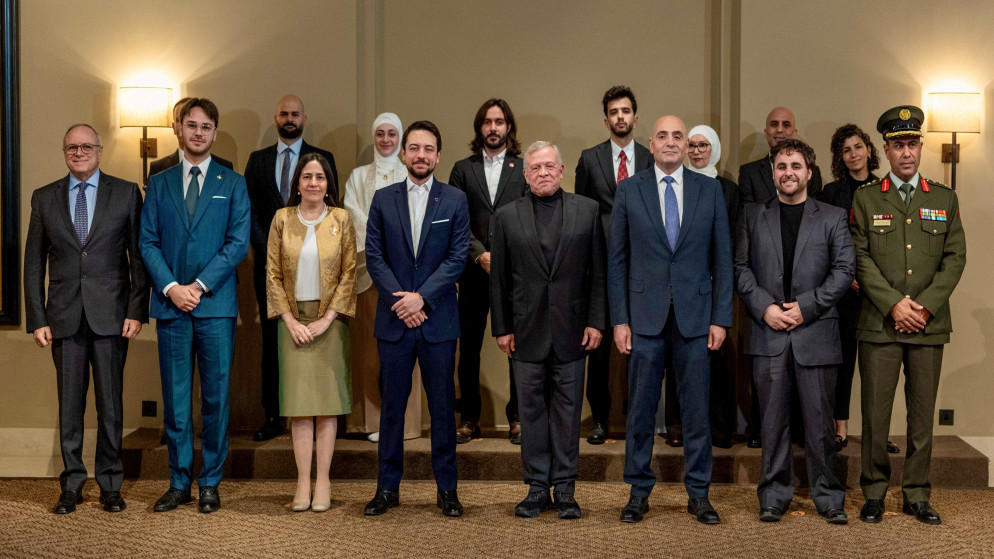 الملك يلتقي بحضور ولي العهد الفريق الذي عمل على تنظيم الجناح الأردني في المعرض العالمي إكسبو 2025 أوساكا في اليابان الذي استقبل نحو مليون زائر #عاجل 