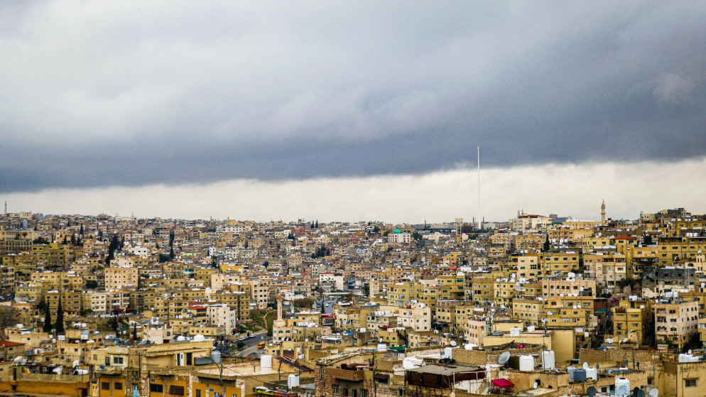 أجواء باردة في أغلب المناطق.. وتحذيرات من تدني مدى الرؤية الأفقية 