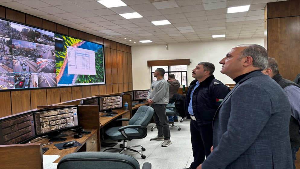 الشواربة يؤكد متابعة الحالة العامة للعبارات ومواقع تصريف مياه 