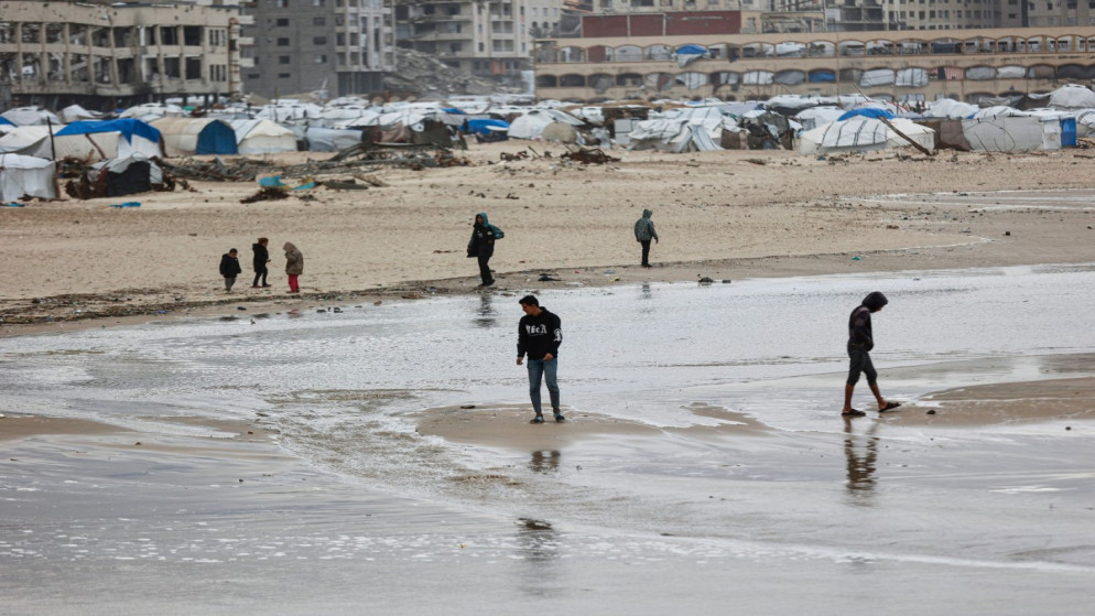 خيام الفلسطينيين على طول الواجهة البحرية لمدينة غزة، 28 ديسمبر/كانون الأول 2025.(أ ف ب)