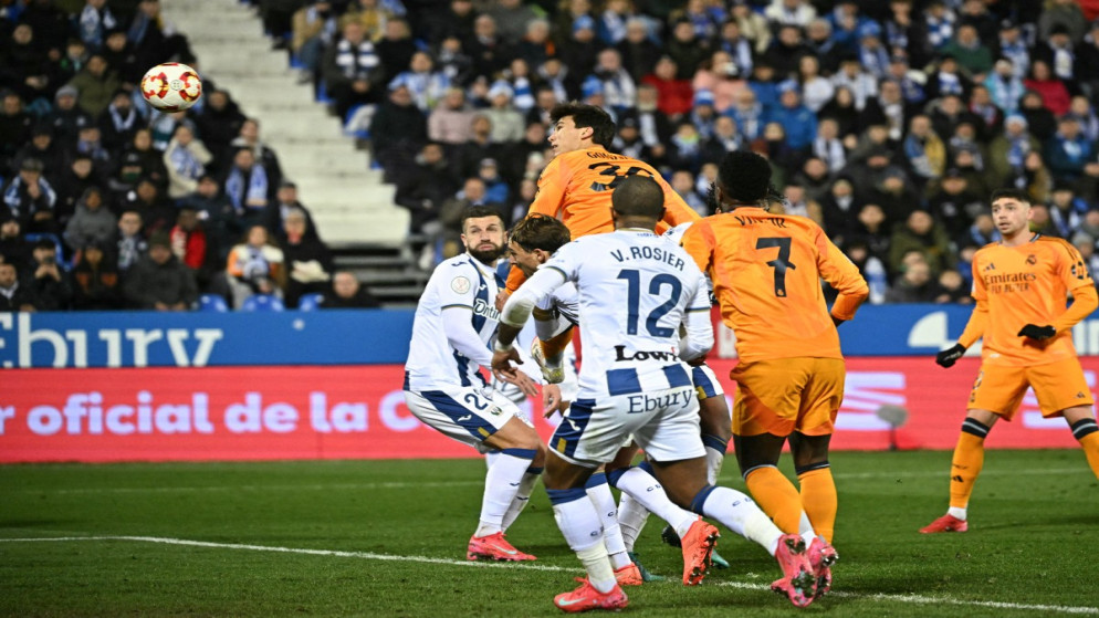 مهاجم ريال مدريد الإسباني غونزالو غارسيا يسجل هدفه الثالث خلال مباراة ذهاب ربع نهائي كأس الملك الإسباني في مدينة بنما في 3 فبراير 2025. ( أ ف ب)