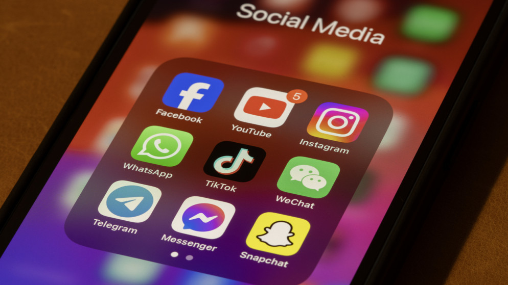 صورة تعبيرية يظهر فيها تطبيقات تواصل اجتماعي. (istockphoto)