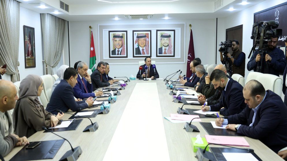 لجنة العمل والتنمية الاجتماعية والسكان النيابية، خلال اجتماع ناقش المحفزات التي تسهم في تحسين أوضاع العاملين في قطاع المياه. (مجلس النواب)