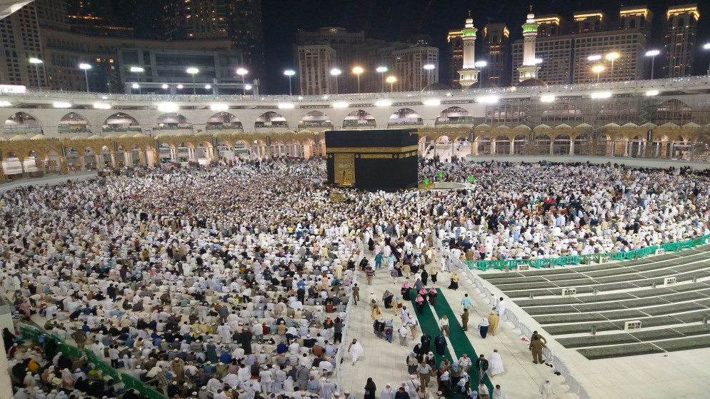 منظر عام للكعبة المشرفة في المسجد الحرام بمكة المكرمة خلال توافد الحجاج إليه. (istockphoto)