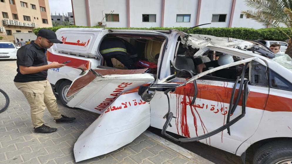 صورة أرشيفية لسيارة إسعاف متضررة من القصف الإسرائيلي (وفا)