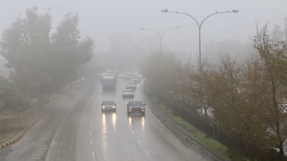 صورة أرشيفية لشارع في عمان وسط ظروف جوية ماطرة. (المملكة)