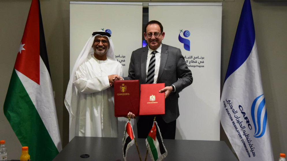 رئيس هيئة تنظيم الطيران المدني الأردني هيثم مستو، والمدير العام للهيئة العامة للطيران المدني بدولة الإمارات سيف السويدي.