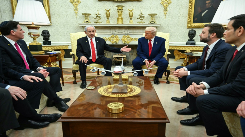 الرئيس الأميركي دونالد ترامب ورئيس الوزراء الإسرائيلي بنيامين نتنياهو في المكتب البيضاوي بالبيت الأبيض بواشنطن. الولايات المتحدة. 7 أبريل/نيسان 2025. (أ ف ب)