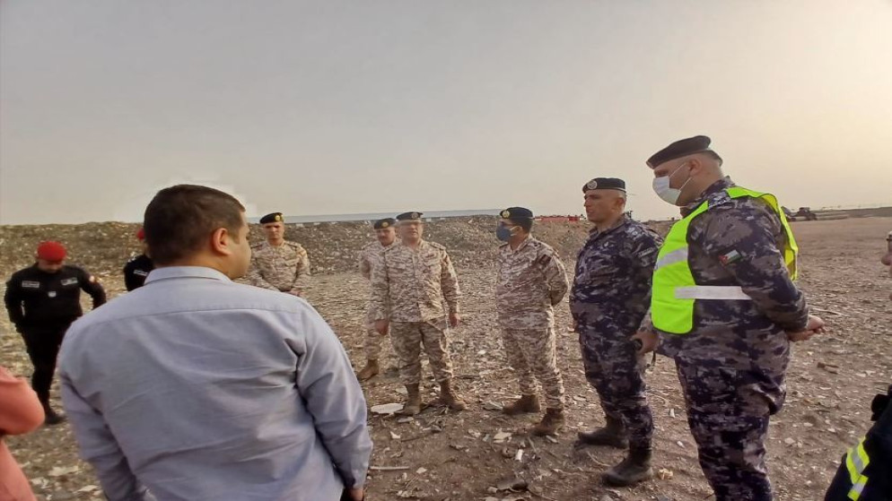 المنطقة العسكرية الوسطى تساند في إخماد حريق بأحد المصانع في الموقر. (القوات المسلحة الأردنية)