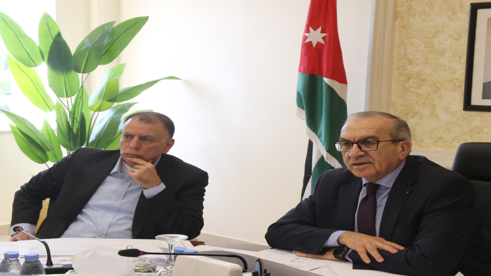 وزيرا الأشغال العامة والإسكان ماهر أبو السمن والداخلية مازن الفراية يبحثان ملف المخطط الشمولي لمركز حدود جابر