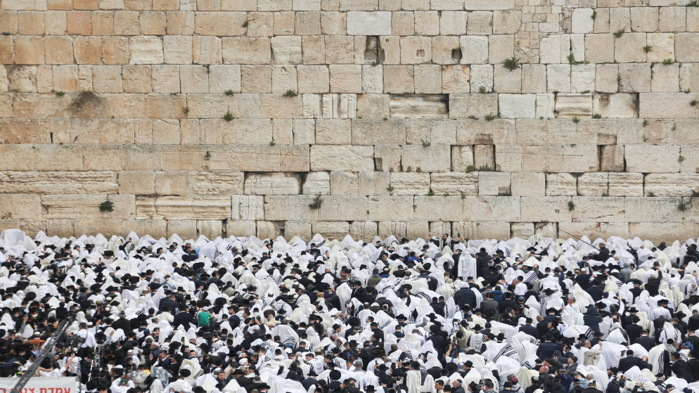 آلاف المستوطنين في القدس، 15 نيسان 2025. (رويترز)