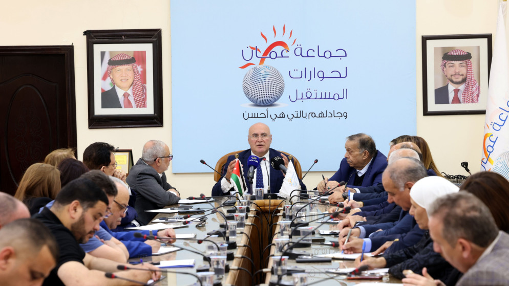 وزير الدولة للشؤون الاقتصادية مهند شحادة خلال ندوة حوارية نظمتها "جماعة عمّان لحوارات المستقبل".