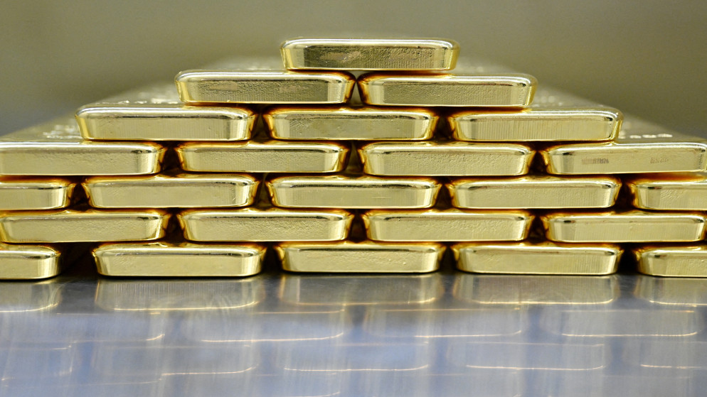 سبائك ذهبية مكدسة في غرفة صناديق الأمانات في دار الذهب برو أوروم في ميونيخ، ألمانيا، 10 يناير/كانون الثاني 2025. (رويترز)