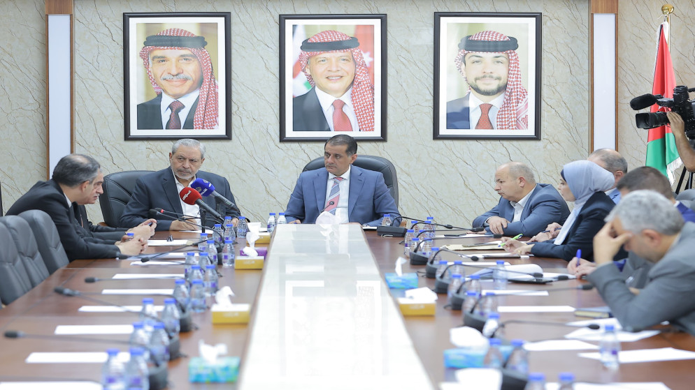 لجنة نيابية تبحث احتساب خدمة المياومة في مكافأة نهاية الخدمة لموظفي "الأردنية". (مجلس النواب)
