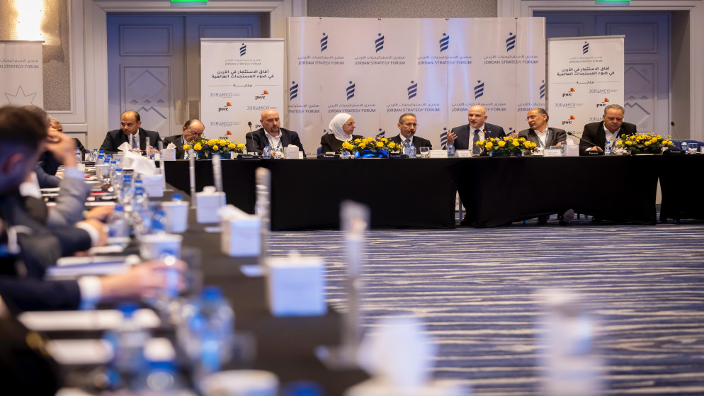 جلسة حوارية نظمها منتدى الاستراتيجيات الأردني، ناقش خلالها آفاق الاستثمار في الأردن في ضوء المستجدات العالمية.