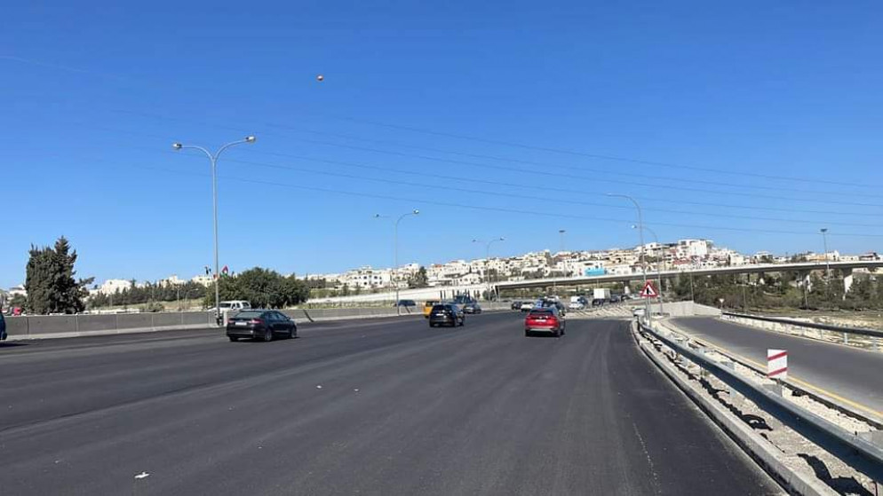 صورة لجانب من طريق المطار. (وزارة الأشغال العامة)