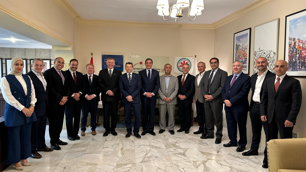 رئيس وأعضاء مجلس إدارة المنتدى الاقتصادي الأردني مع المبعوث التجاري البريطاني الجديد لدى الأردن، اللورد إيان ماكنيكول.