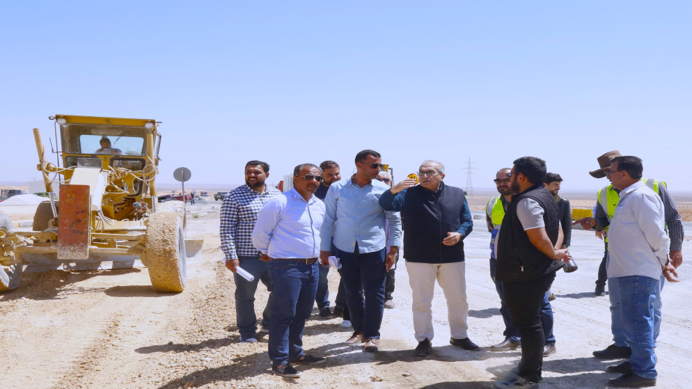 وزير الأشغال ماهر أبو السمن يتفقد مشاريع طرق حيوية في عمّان. (وزارة الأشغال العامة)