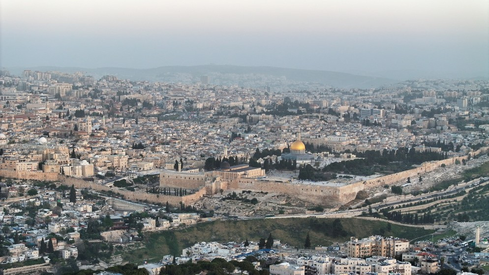 منظر عام لمدينة القدس المحتلة ويظهر فيه المسجد الأقصى المبارك. (رويترز)