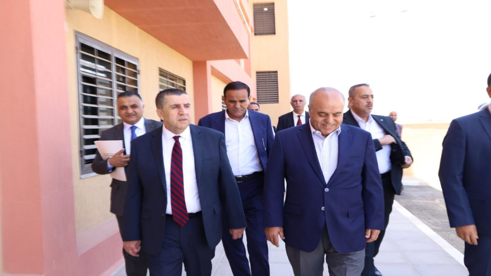 وزير التعليم العالي والبحث العلمي عزمي محافظة في مأدبا، لمعاينة أحد المواقع المقترحة لإنشاء الكلية التقنية الجديدة.