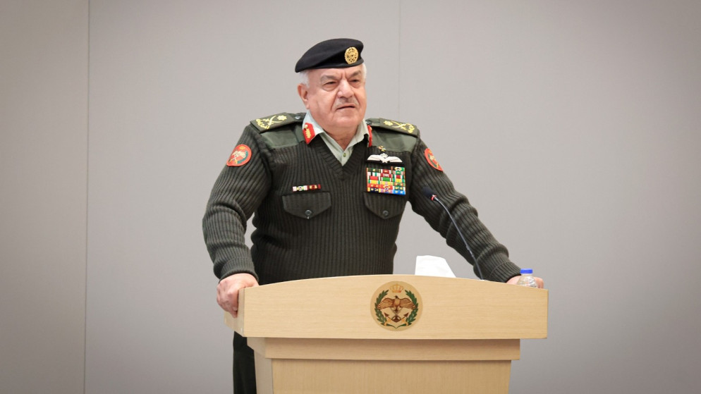 رئيس هيئة الأركان المشتركة اللواء الركن يوسف أحمد الحنيطي.