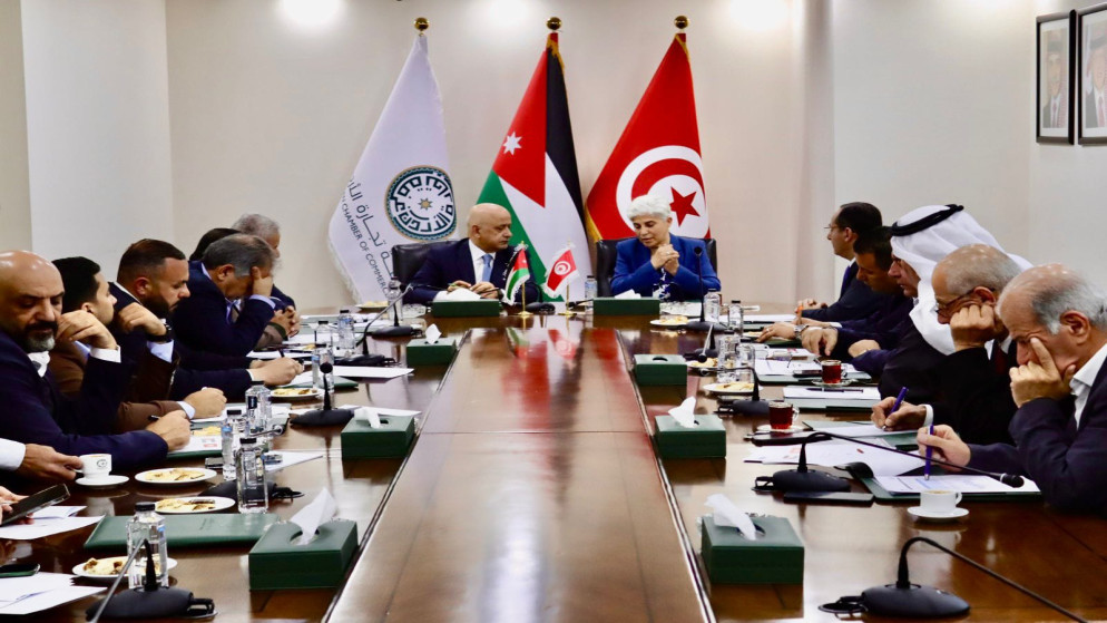 رئيس وأعضاء مجلس إدارة غرفة تجارة الأردن مع السفيرة التونسية لدى الأردن مفيدة الزريبي (تجارة الأردن)