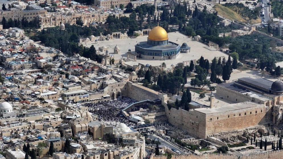 منظر من طائرة بدون طيار للمسجد الأقصى. القدس المحتلة. 15 نيسان/ أبريل 2025. (رويترز)