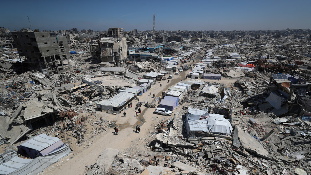 صورة جوية تظهر أنقاض المنازل في مخيم جباليا للاجئين، شمالي قطاع غزة، 8 أيار 2025 (رويترز).