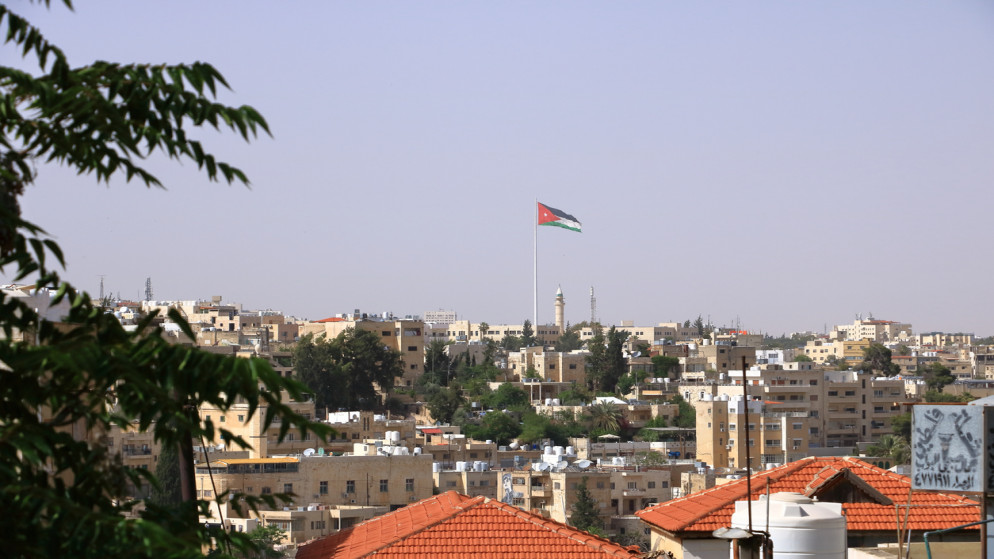 العلم الأردني الكبير يرفرف في عمان .18 مايو 2024. (istockphoto)