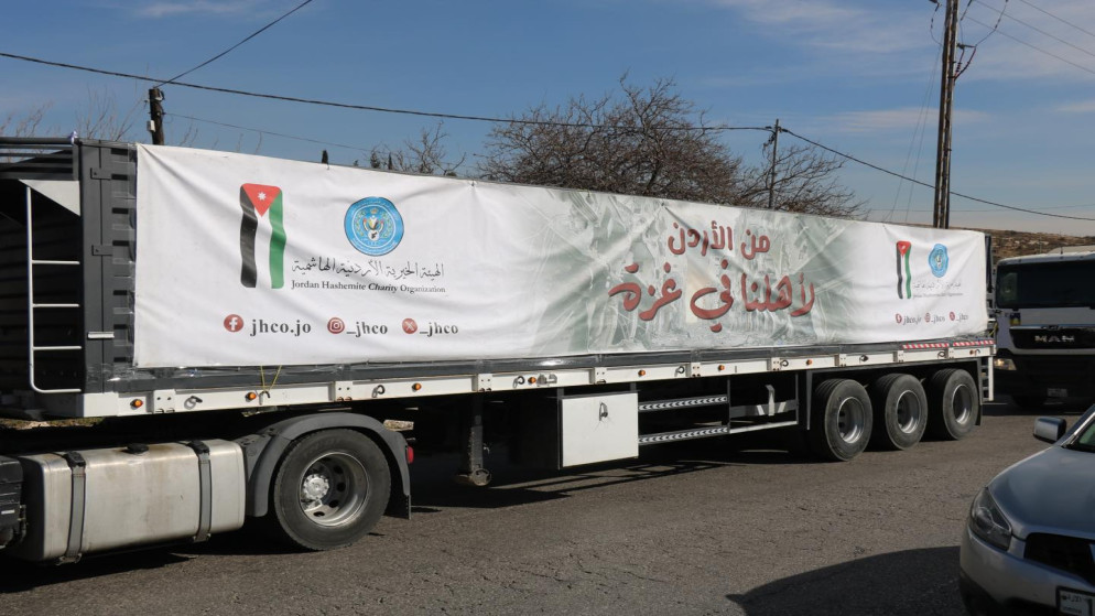 جانب من تسيير الأردن قافلة مساعدات برية إلى قطاع غزة. (الهيئة الخيرية الهاشمية)