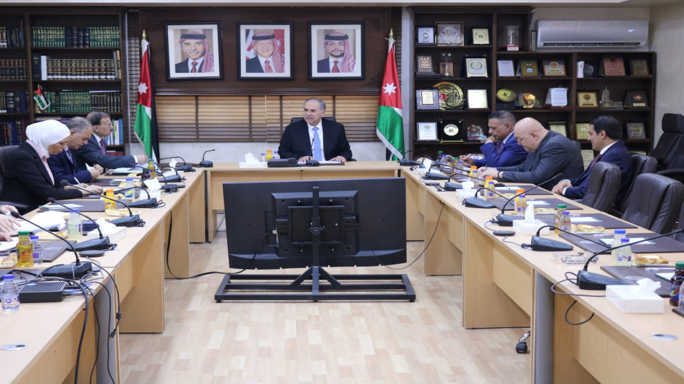 وزير العدل بسام التلهوني يستقبل رئيس وأعضاء جمعية المحكمين الأردنيين في مقر الوزارة. 11 أيار 2025. (وزارة العدل)