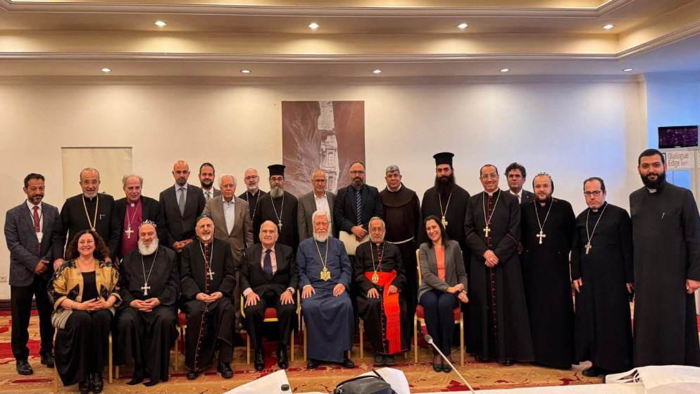 سمو الأمير الحسن بن طلال يتوسط قيادات دينية مسيحية مشرقية ونخبة من المفكرين المسلمين والمسيحيين خلال اختتام فعاليات مؤتمر "المسيحيون في المشرق العربي".