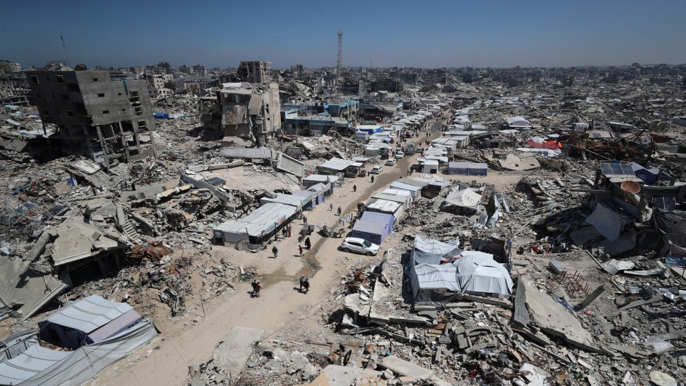 صورة جوية تظهر أنقاض المنازل في مخيم جباليا للاجئين، شمالي قطاع غزة، 8 أيار 2025. (رويترز)