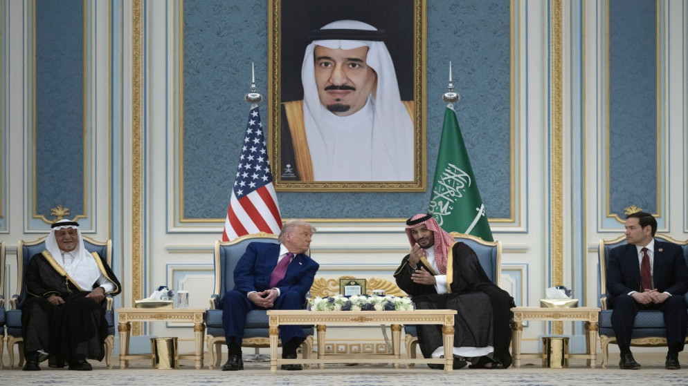 الرئيس الأميركي دونالد ترامب يلتقي ولي العهد السعودي سمو الأمير محمد بن سلمان بن عبدالعزيز آل سعود. الرياض. 13 مايو/أيار 2025. (أ ف ب)