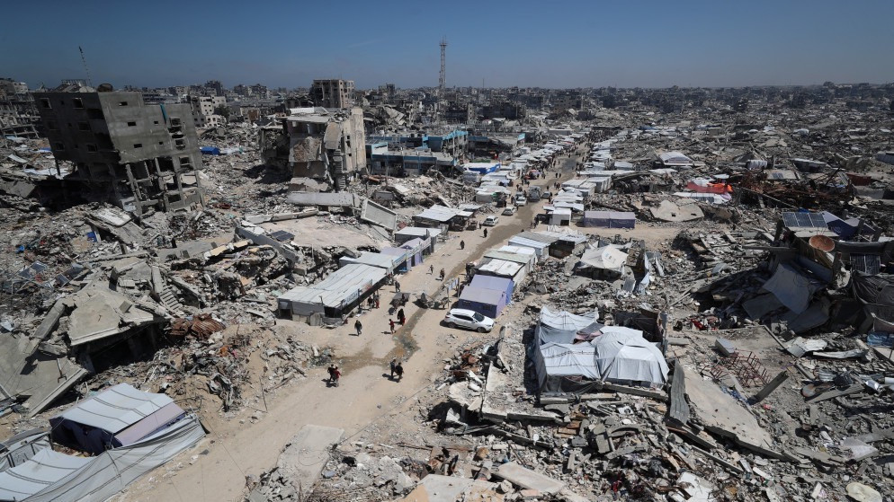 صورة جوية تظهر أنقاض المنازل في مخيم جباليا للاجئين، شمالي قطاع غزة، 8 أيار 2025 (رويترز)