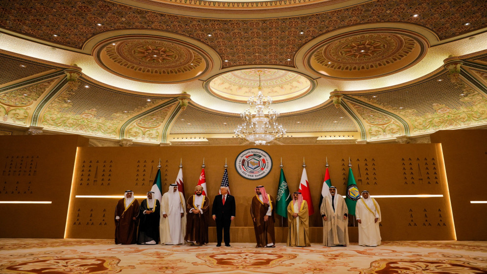 صورة جماعية لقادة دول مجلس التعاون الخليجي مع الرئيس الأميركي دونالد ترامب في الرياض. 14/05/2025. (رويترز)
