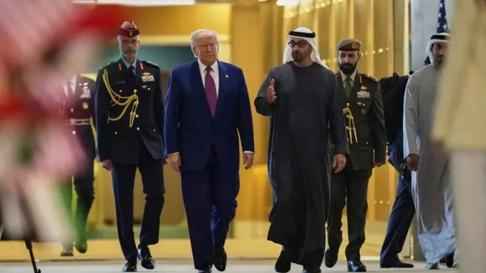 رئيس دولة الإمارات الشيخ محمد بن زايد مستقبلا الرئيس الأميركي دونالد ترامب.