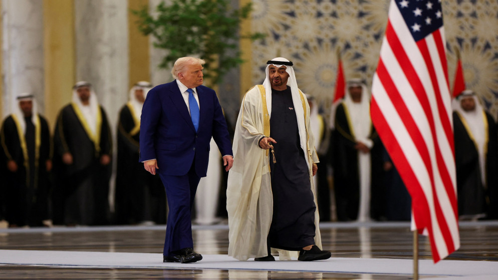 الرئيس الأميركي دونالد ترامب يلتقي رئيس دولة الإمارات العربية المتحدة الشيخ محمد بن زايد آل نهيان، في قصر الوطن، في أبو ظبي، الإمارات العربية المتحدة، 15 أيار 2025. (رويترز)