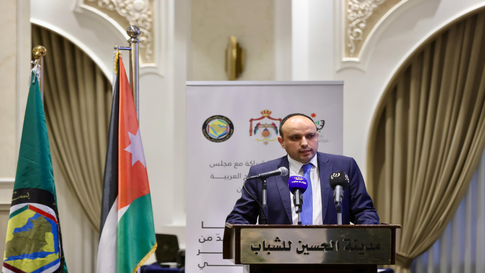 وزير الشباب يزن الشديفات خلال رعايته حفل إطلاق برنامج توظيف التكنولوجيا الحديثة للحد من تداعيات التغير المناخي لعام 2025. (وزارة الشباب)